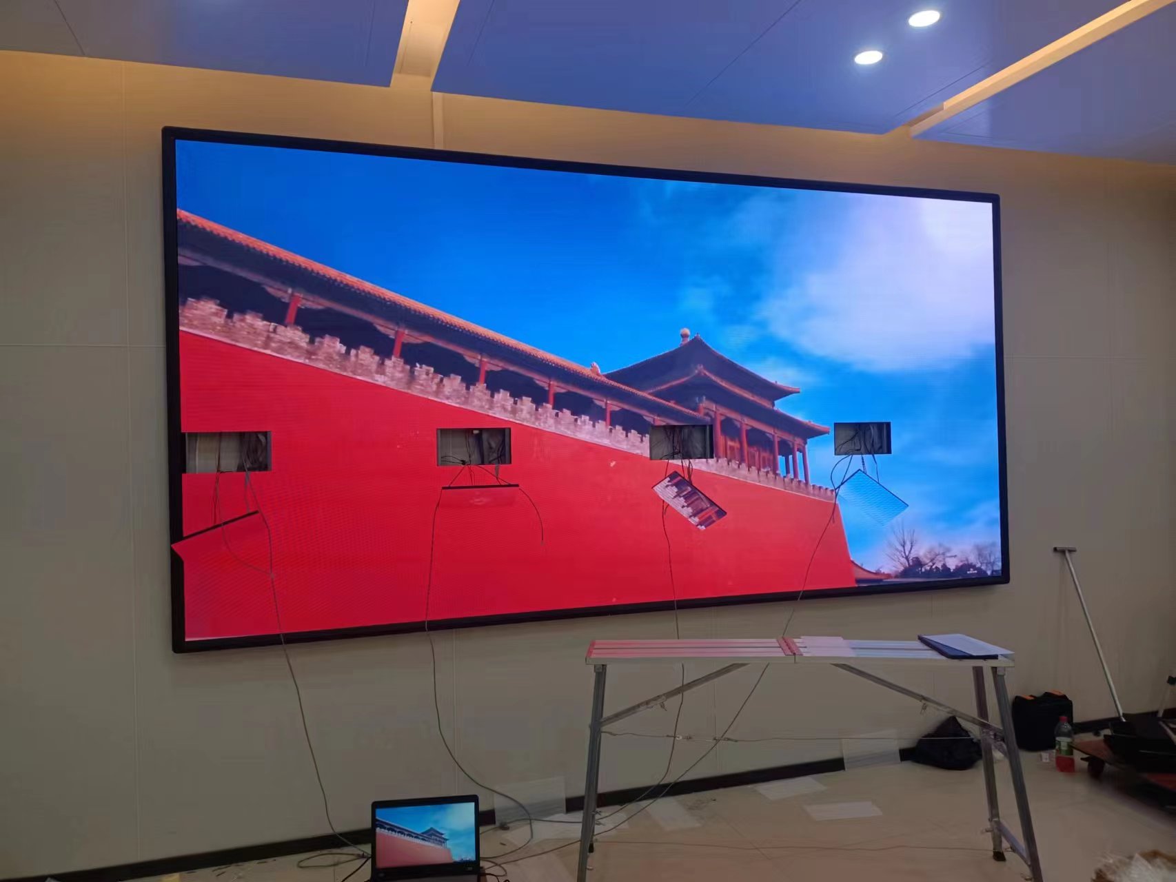 吉大南校圖書館二樓大廳